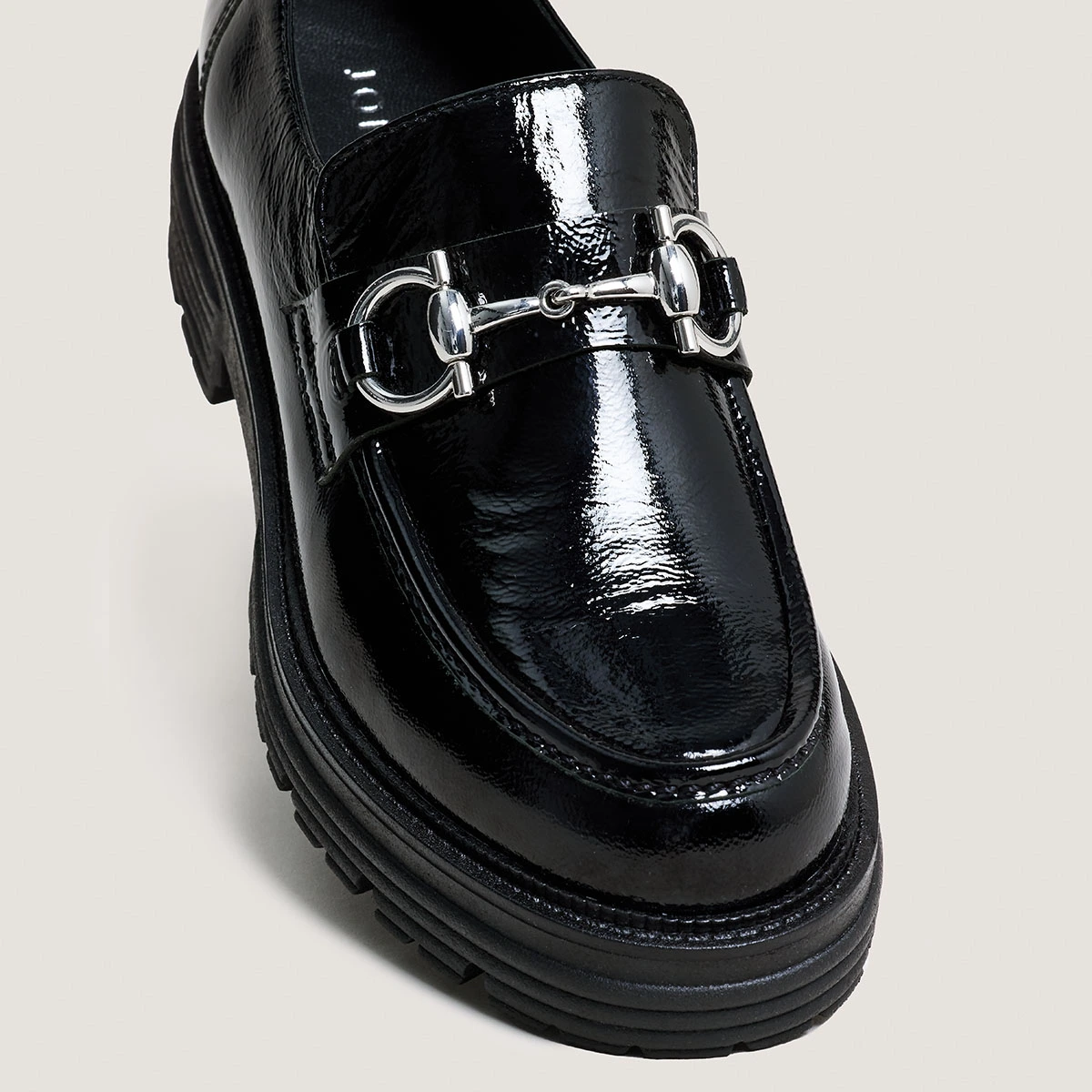 Moccasins with bits and notched soles in black pleated patent | ANTON