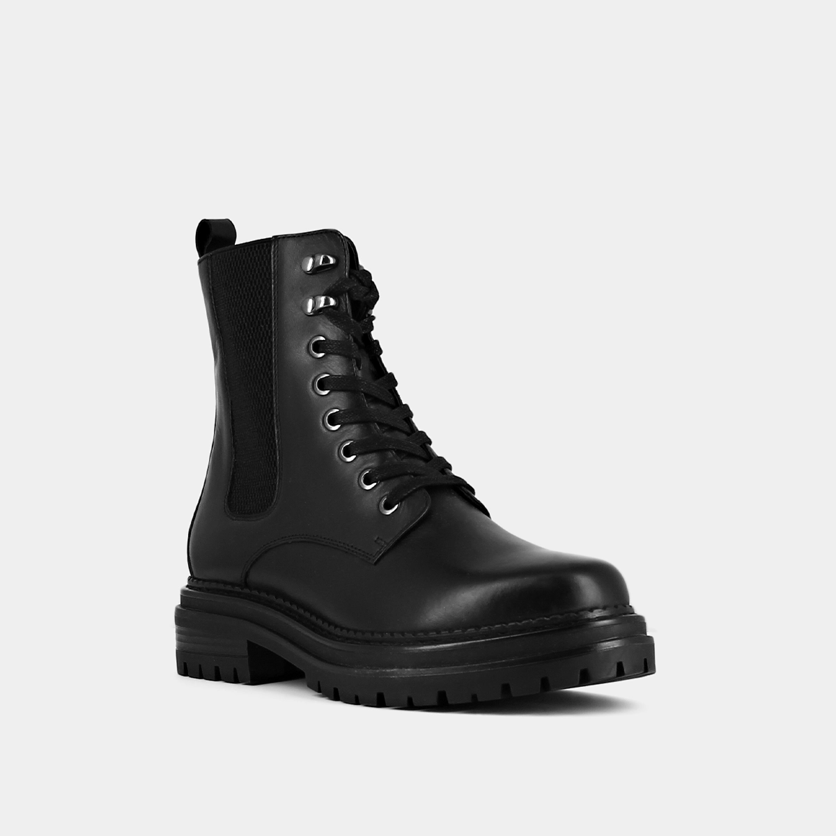 Boots with laces and notched soles in black leather | ADALUS