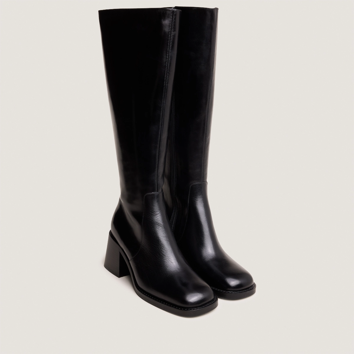 Boots with thick heels and square toes in black leather | DIOU
