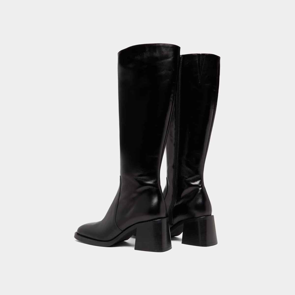 Boots with thick heels and square toes in black leather | DIOU