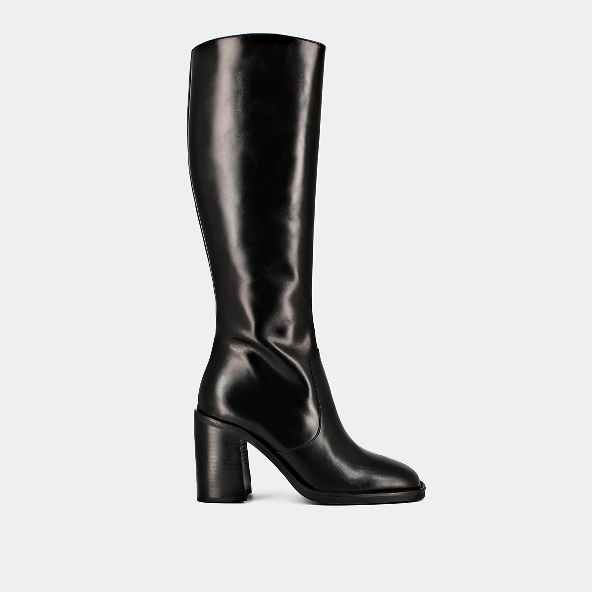 Boots with heels and square toes in black leather | DALLE