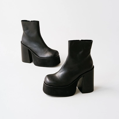 Platform boots with square toes in black leather | noumia