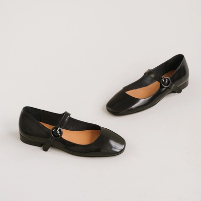 Square-toed ballerinas in black shiny leather | daurine
