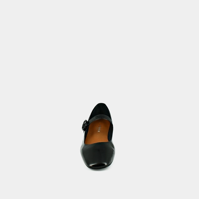 Square-toed ballerinas in black shiny leather | daurine