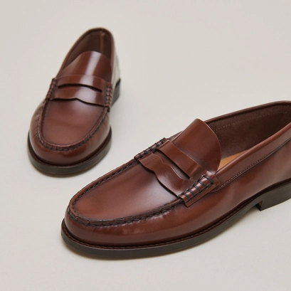 Round-toed loafers in brown patinated leather | ODELYA