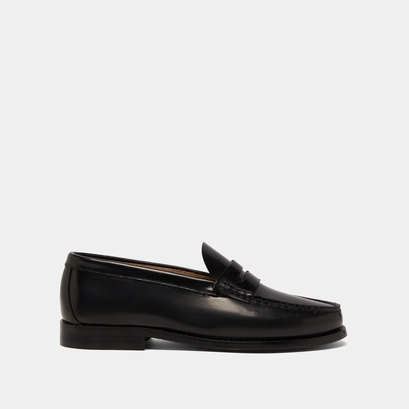 Round-toed loafers in black shiny leather | odelya