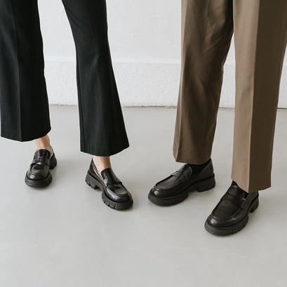 Moccasins with notched soles in brown shiny leather | diaq