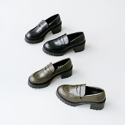 Heeled loafers with notched soles khaki