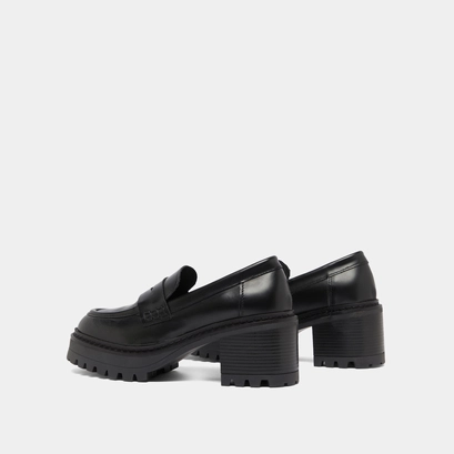 Heeled loafers with notched soles in black shiny leather | rhum