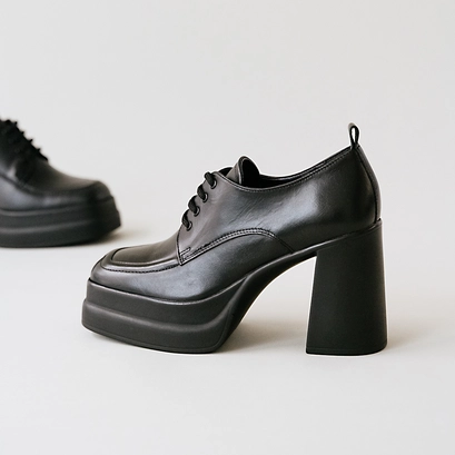 Platform derbies with square toes in black leather | paillasson