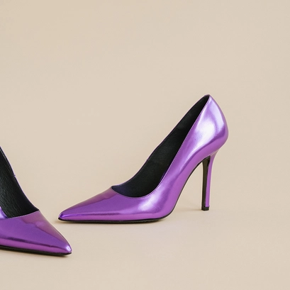 Pointed toe pumps and heels in purple metallic leather | dinera