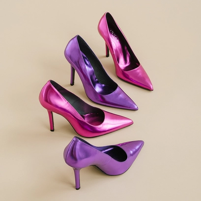 Pointed toe pumps and heels in purple metallic leather | dinera