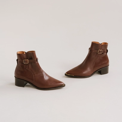 Pointed toe boots in brown leather | argan