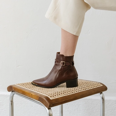 Pointed toe boots in brown leather | argan