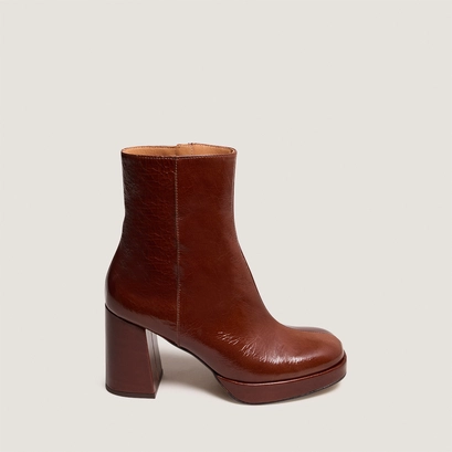 Platform ankle boots with square toes in brown shiny leather | voris