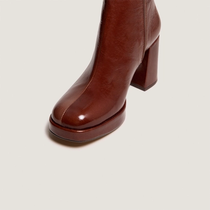 Platform ankle boots with square toes in brown shiny leather | voris