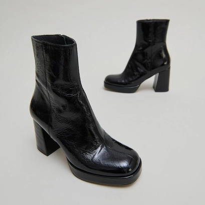 Platform ankle boots with square toes in black shiny leather | voris