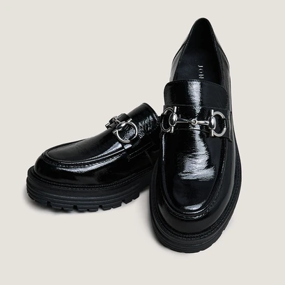 Moccasins with bits and notched soles in black pleated patent | anton