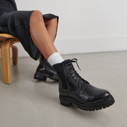 Boots with laces and notched soles in black leather | adalus