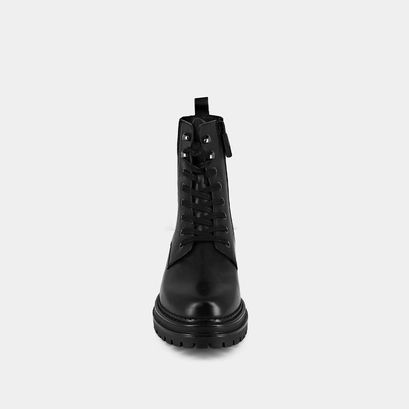 Boots with laces and notched soles in black leather | adalus
