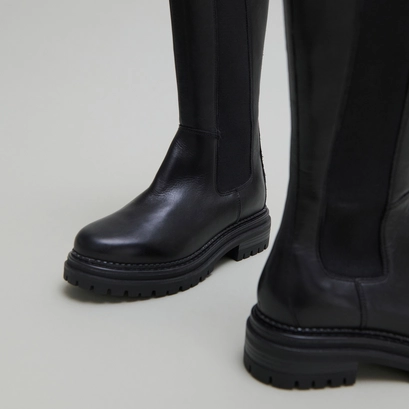Boots with round toes and notched soles in black leather | adal