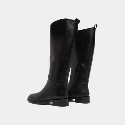 High boots in black leather | macaron