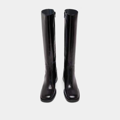 Boots with thick heels and square toes in black leather | diou