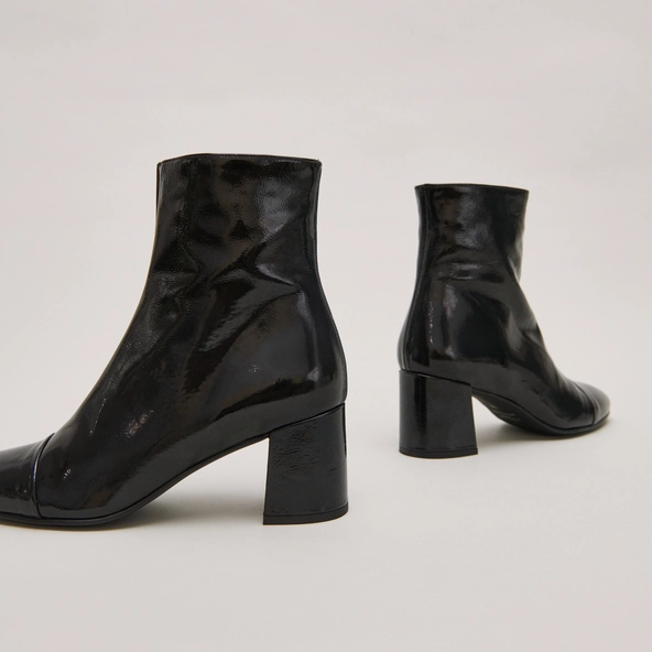 Heeled boots in black pleated patent | DONIAMA