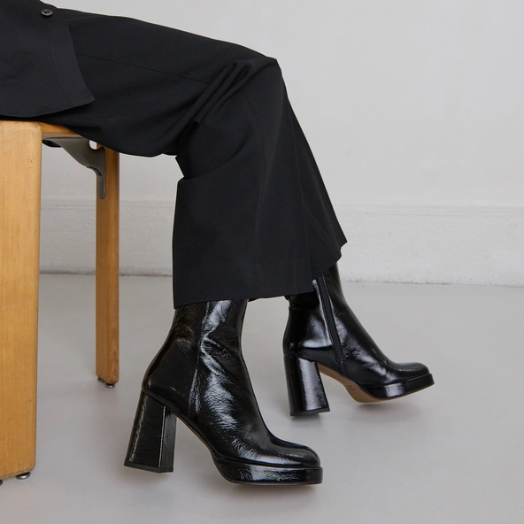 Platform ankle boots with square toes in black shiny leather | VORIS