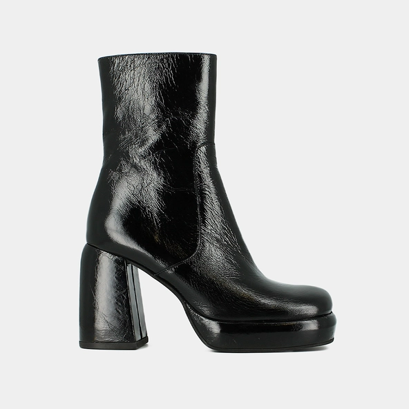 Platform ankle boots with square toes in black shiny leather | DENA