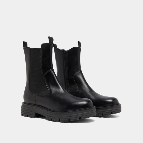 Ankle boots with notched soles in black leather | ANTONELLE
