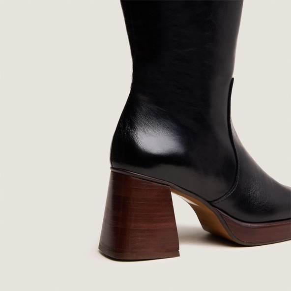 Platform boots in black distressed leather calf size M | BETINA