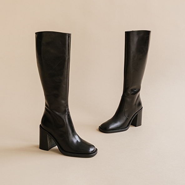 Boots with heels and square toes in black leather | Jonak
