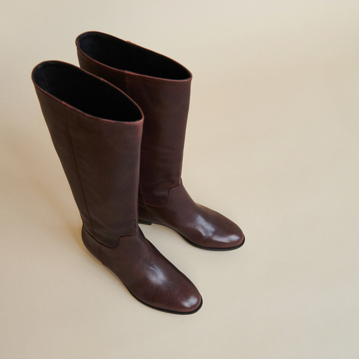 Flat boots in brown leather | 1137