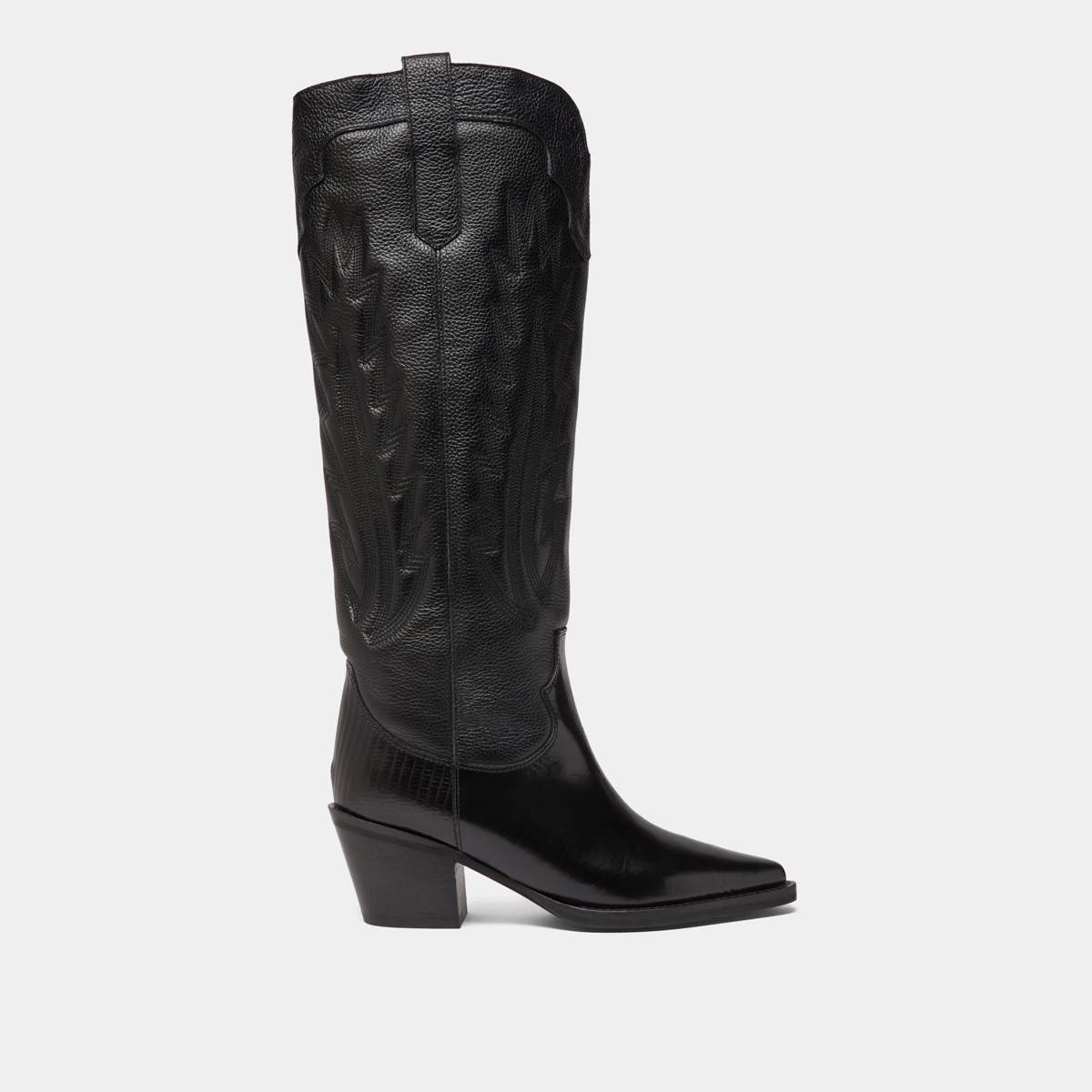 Boots with thick heels and visible stitching in black grained leather | DILO