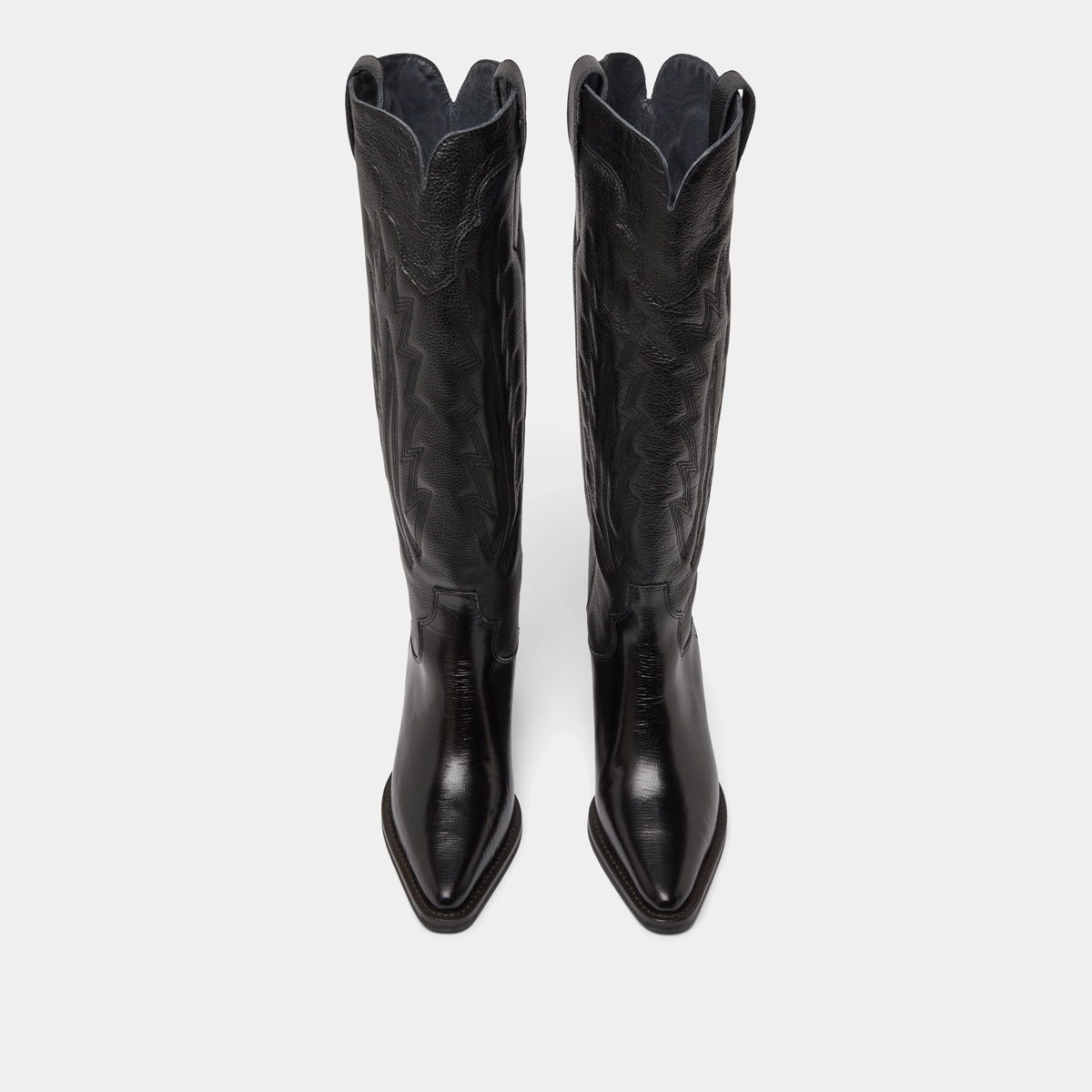 Boots with thick heels and visible stitching in black grained leather | DILO