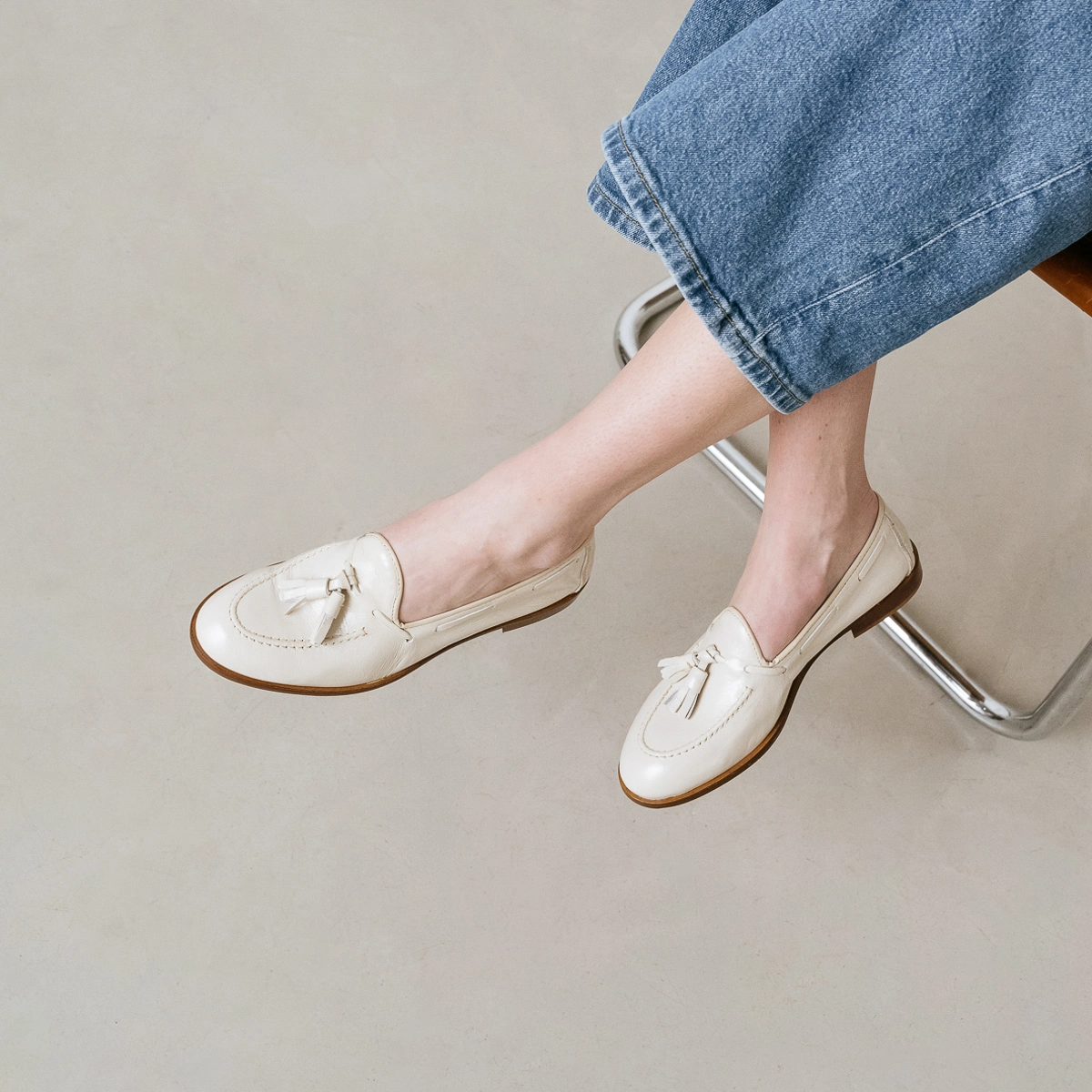 Round toe loafers with pompons in pleated patent ecru | TIPHAINE