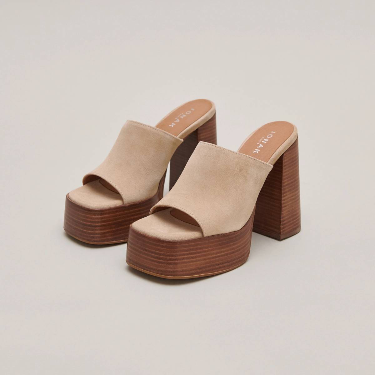 Mules with heels and open toes in beige suede | BEATRICE