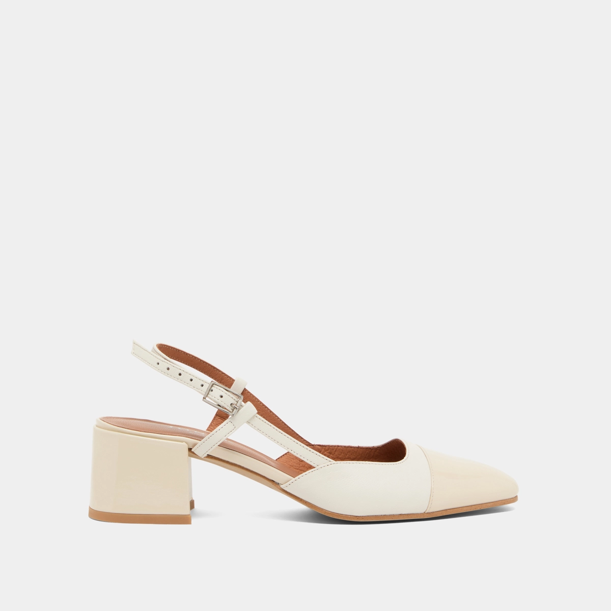 Babies with open heels in ecru leather and patent | DHAPOPY
