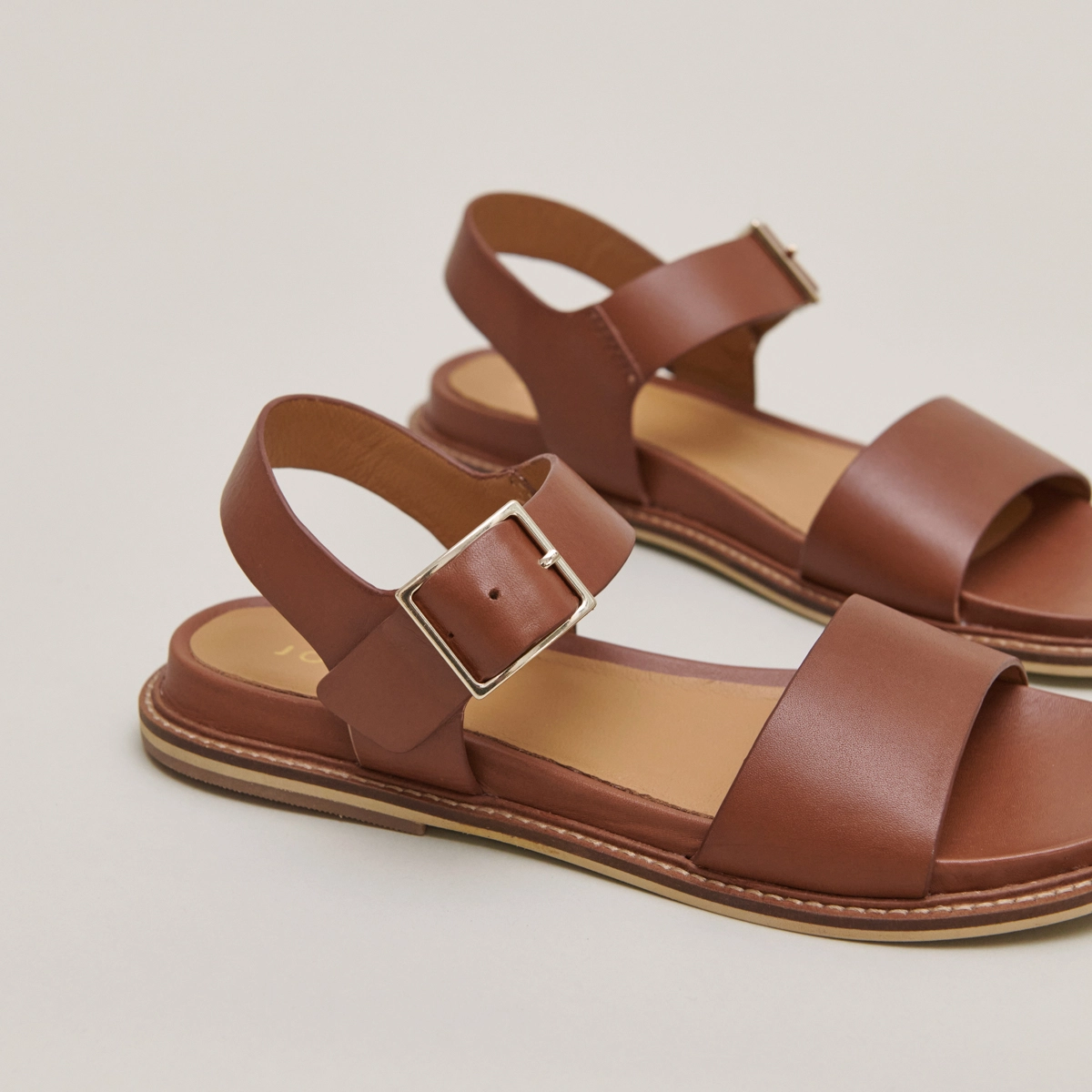 Sandals with straps and open toes in cognac leather | ACCO