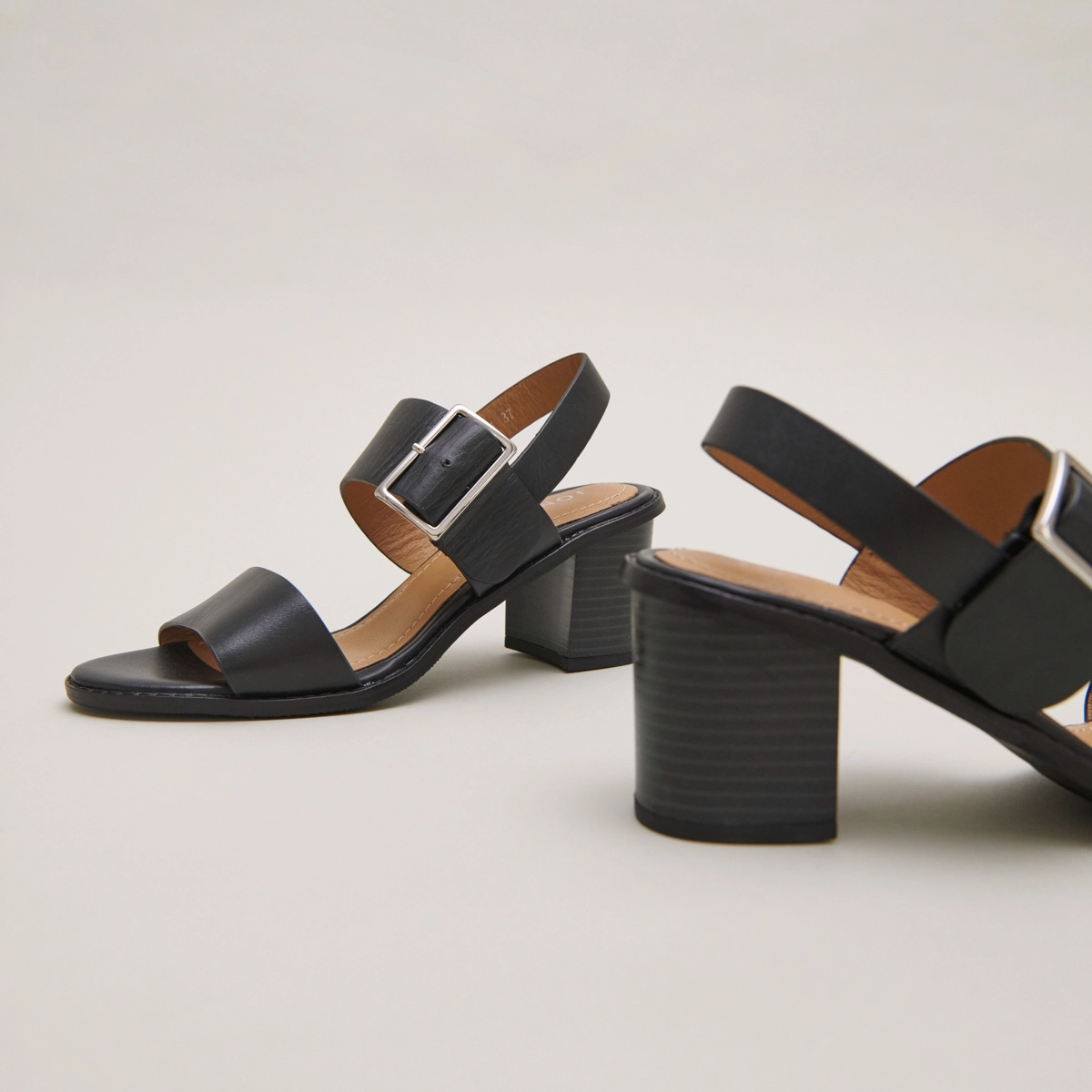 Sandals with heels and straps in black leather | ACRE