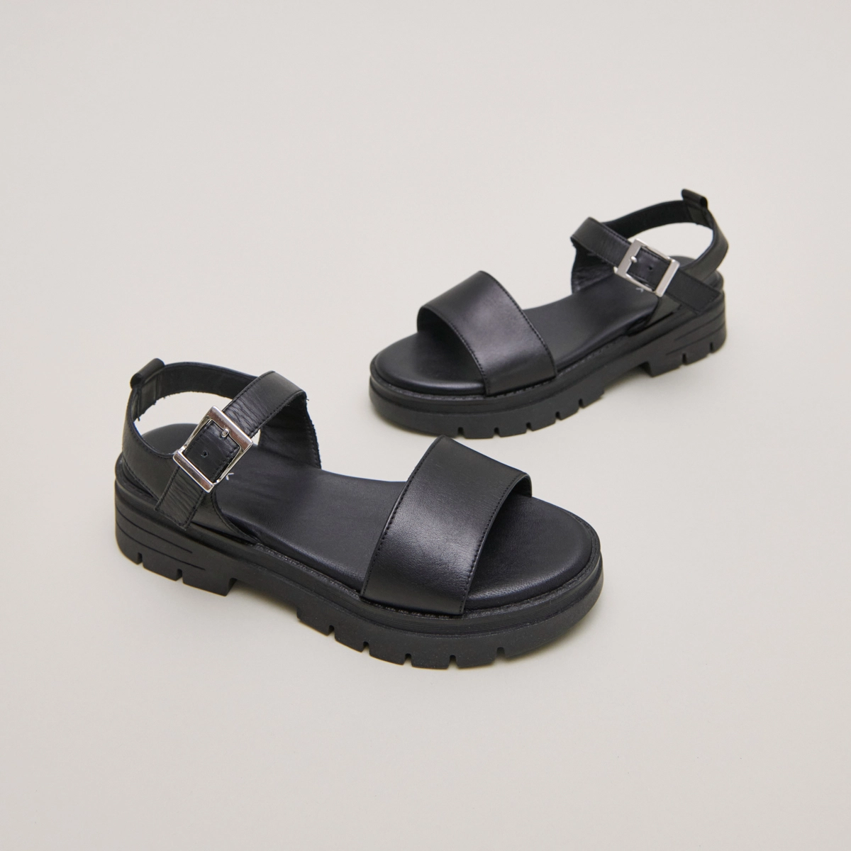Platform sandals with straps in black leather | ASK