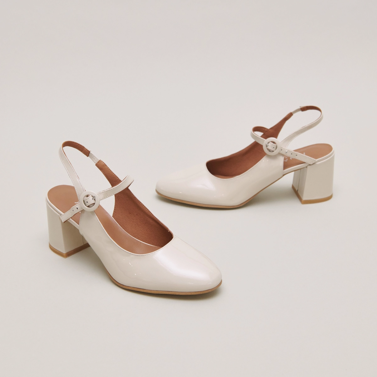 Pointed toe pumps with heels in ecru patent | DOLLAR
