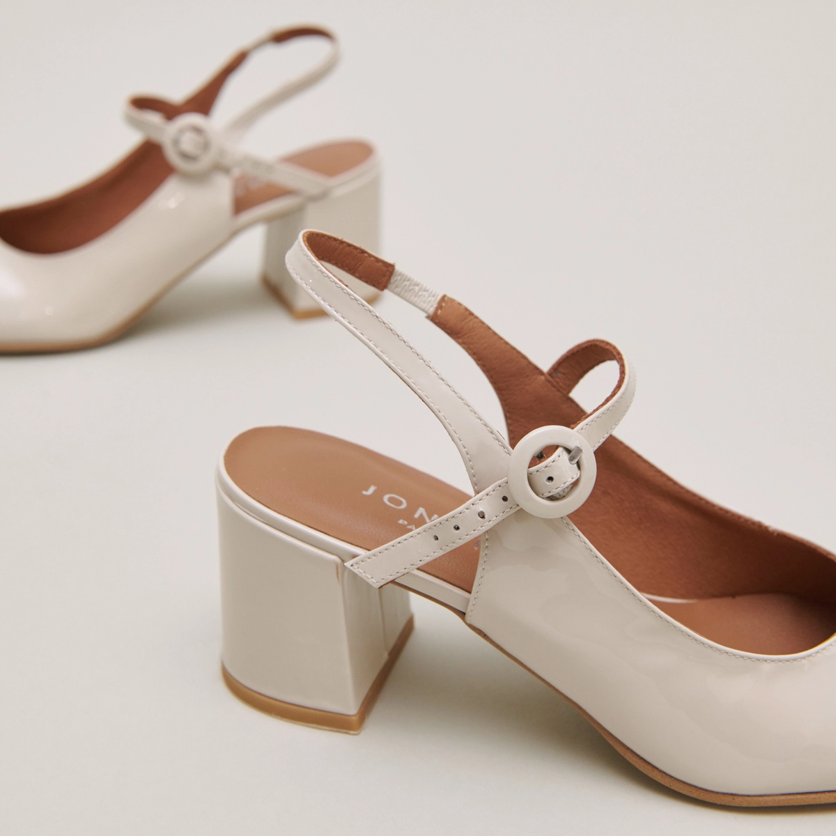 Pointed toe pumps with heels in ecru patent | DOLLAR