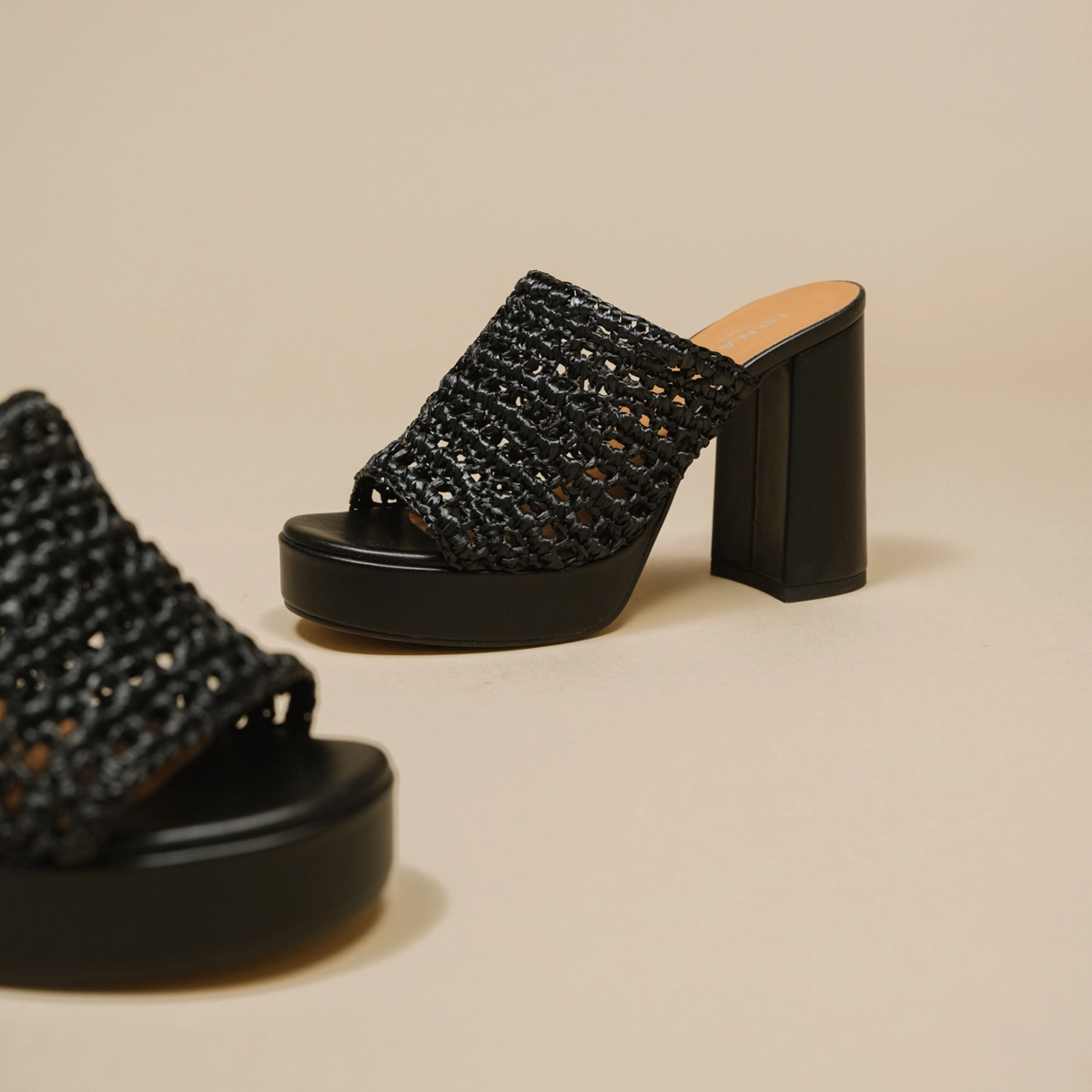 Openwork platform mules in black raffia | JULIETTE