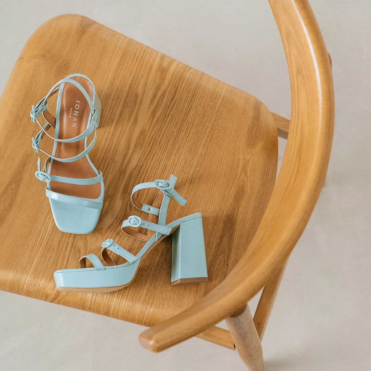Sandals with straps and square toes in turquoise pleated leather | VALENS