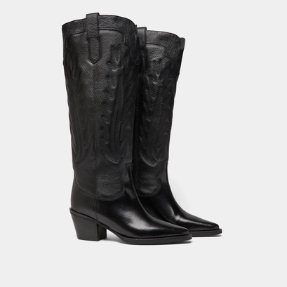 Boots with thick heels and visible stitching in black grained leather | dilo