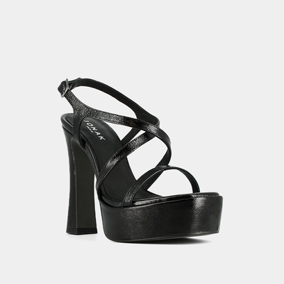 Platform sandals with crossed straps in black pleated leather | boecia