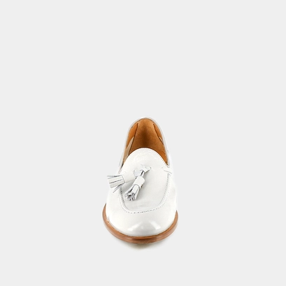 Round toe loafers with pompons in pleated patent ecru | tiphaine