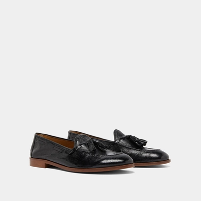 Round toe loafers with pompons in black pleated patent | tiphaine